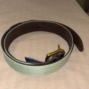 men's Vineyard Vines leather Vineyard Whale silk club belt in green
